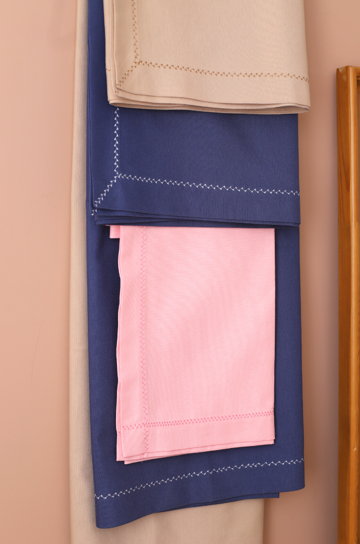 Piko Edge Detail Stain Resistant Linen Tablecloth Pink