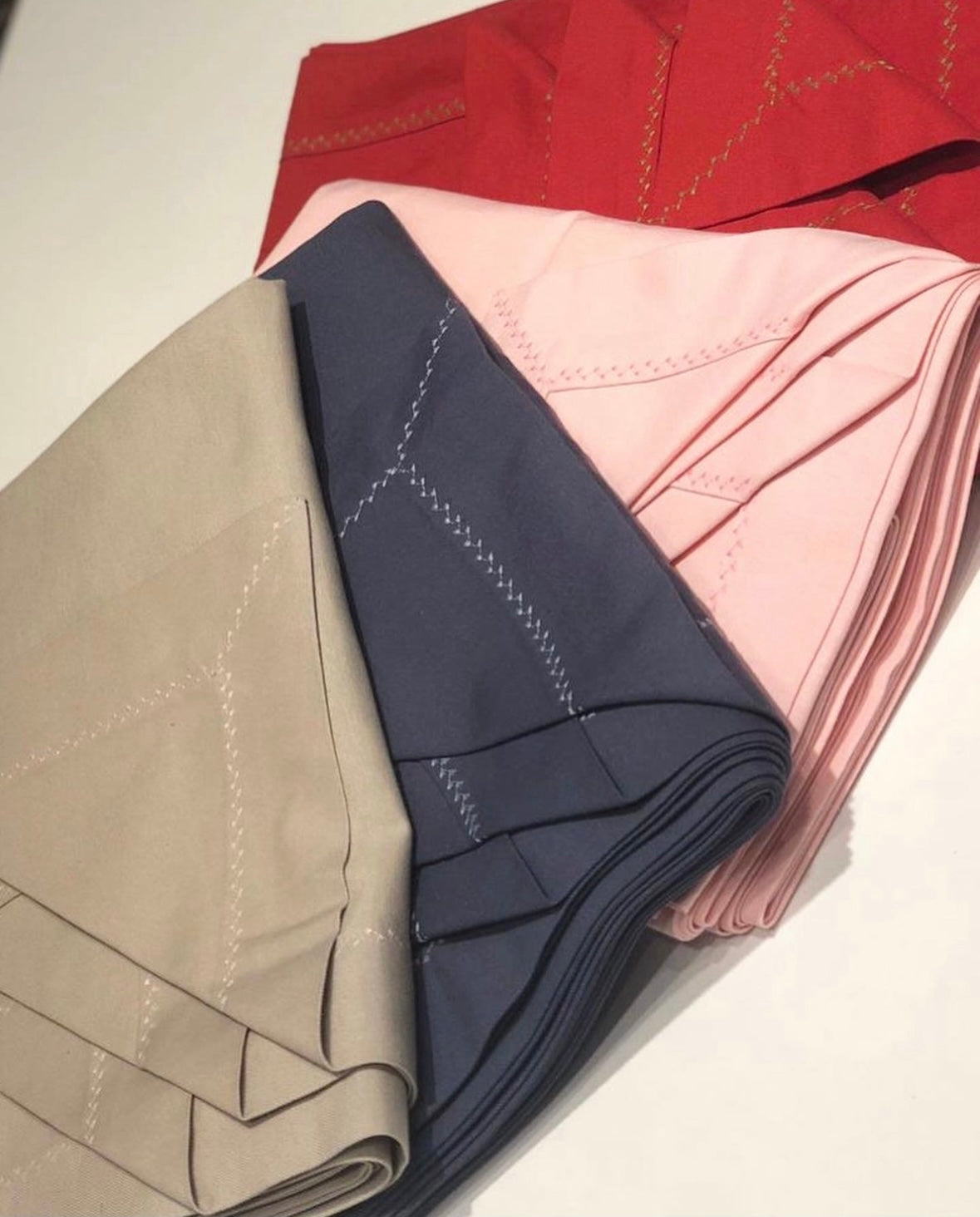Piko Edge Detail Stain Resistant Linen Table Cloth Red