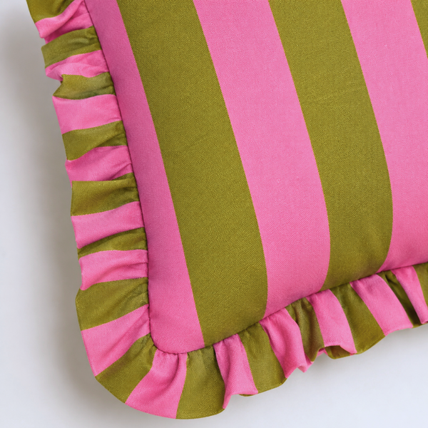 Pink & Green Stripe Fırfır Kenarlı Kırlent Kılıfı