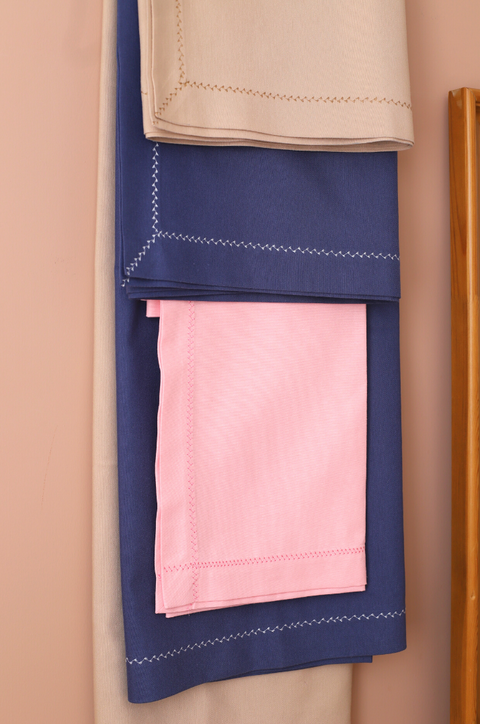 Piko Edge Detail Stain Resistant Linen Tablecloth Pink
