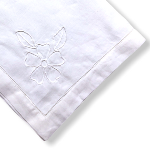 Hole Embroidered Linen Napkin Set Cup (4 Pack)