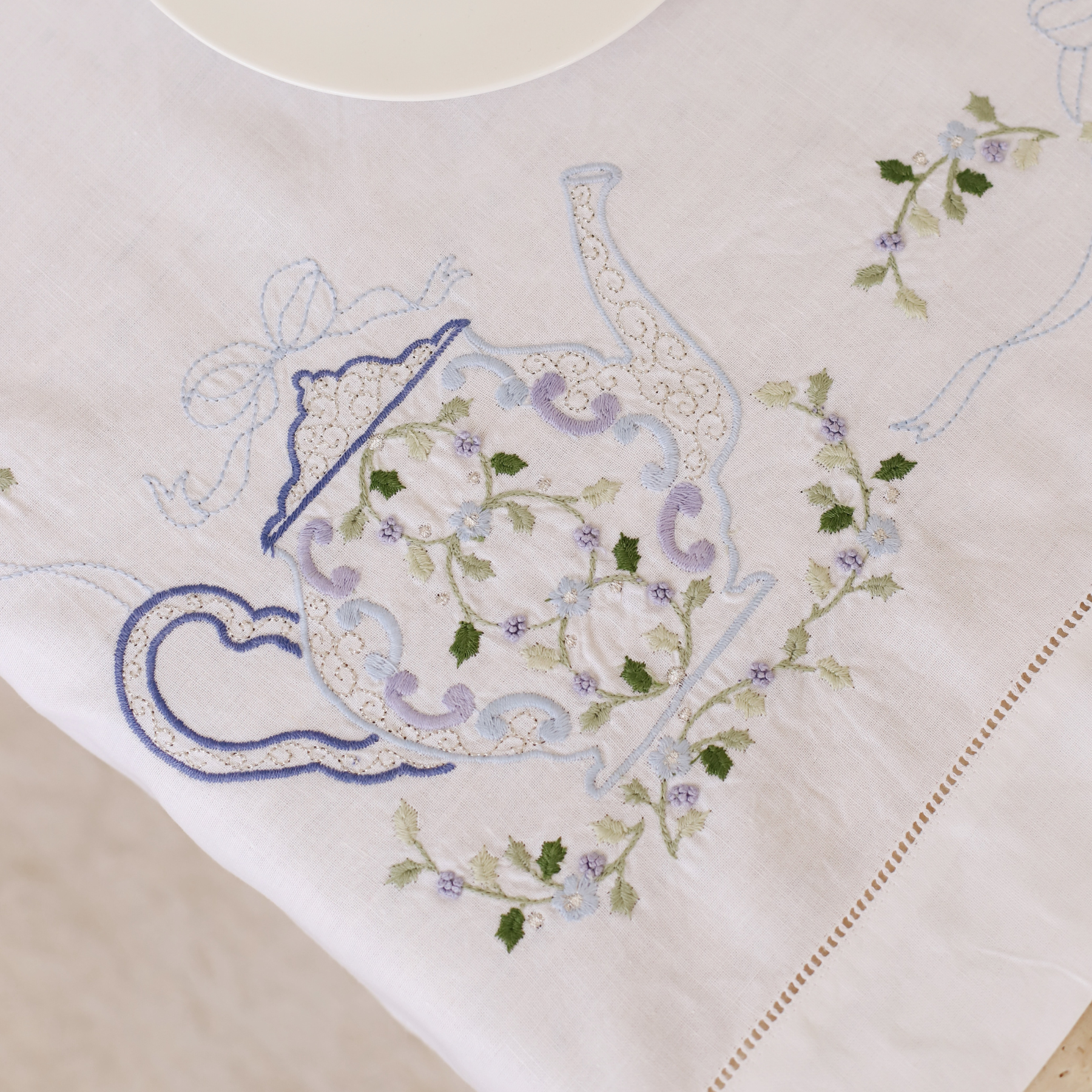 Teapot Embroidered Linen Runner 50x160 cm